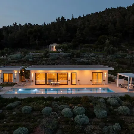 Olive Grove - With Private Pool And Garden 别墅 *