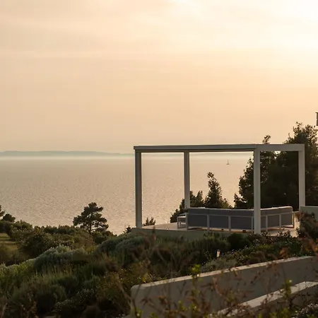 Olive Grove - With Private Pool And Garden 尼基季